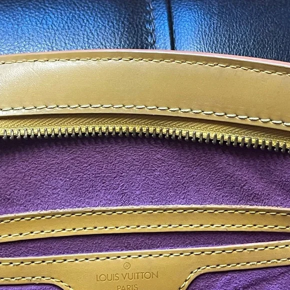 Elegant Louis Vuitton Epi Saint Jacques Tote Bag - Picture 11 of 12